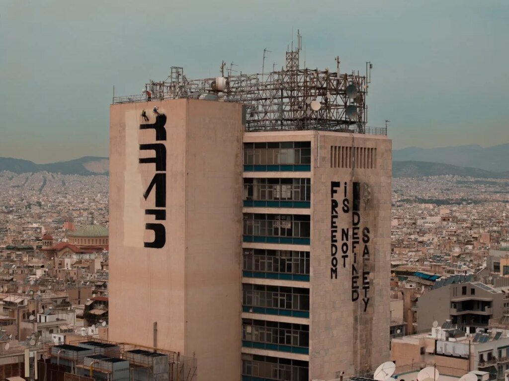 Hanging by a Thread: Inside the Death-Defying World of Rappel Graffiti