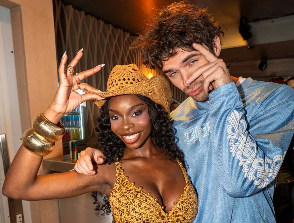 Fashion reigns supreme at Coachella Music and Arts Festival 2026 – Boston Herald Fashion reigns supreme at Coachella Music and Arts Festival 2026 – Boston Herald