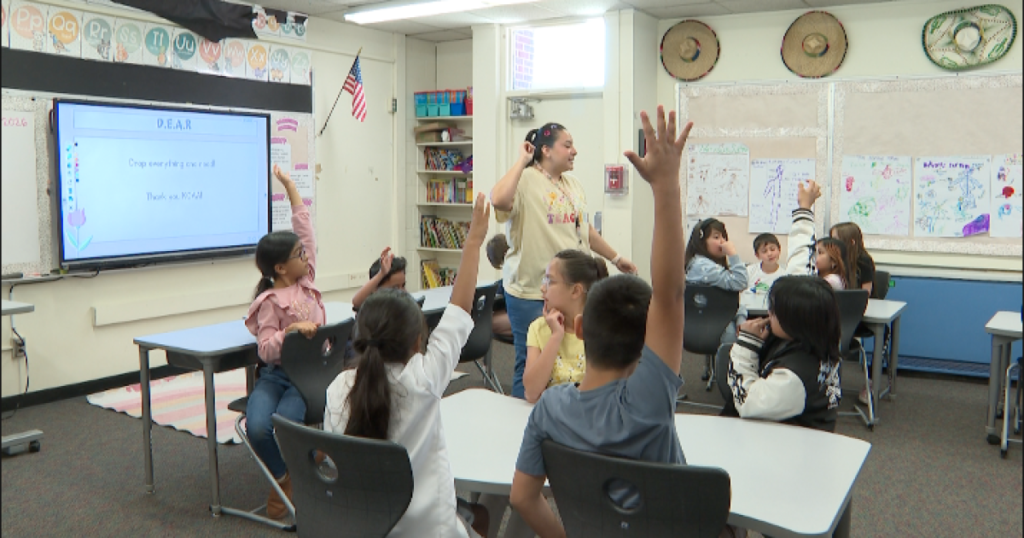 Colorado Springs students grow in two languages with help from book campaign Colorado Springs students grow in two languages with help from book campaign