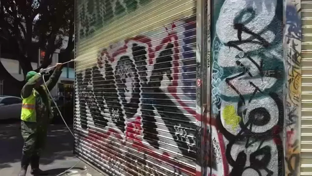 Downtown LA residents and businesses say surge in graffiti is hurting city’s image Downtown LA residents and businesses say surge in graffiti is hurting city's image