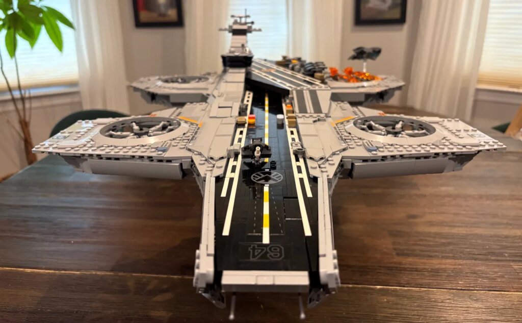LEGO Marvel S.H.I.E.L.D Helicarrier Set Review LEGO Marvel S.H.I.E.L.D Helicarrier Set Review